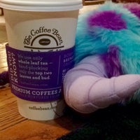 Photo taken at The Coffee Bean &amp;amp; Tea Leaf by Maria Alejandra R. on 2/2/2017