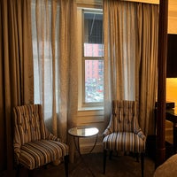 Foto diambil di The Lenox Hotel oleh Olexy S. pada 1/14/2023