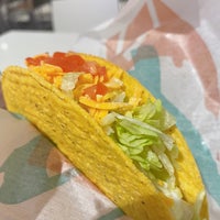 Foto diambil di Taco Bell oleh Gale🌸サラゲイル pada 10/16/2023