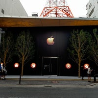 Photo taken at Apple Fukuoka Tenjin by Takashi O. on 9/27/2019