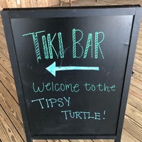 Foto scattata a The Isles Restaurant &amp;amp; Tiki Bar da Chip R. il 7/6/2021