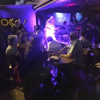 รูปภาพถ่ายที่ Loca Bistro &amp;amp; Bar โดย Bengisu เมื่อ 6/1/2018