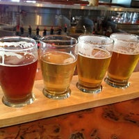 รูปภาพถ่ายที่ Brownstone Brewing Company โดย Beer Loves Company เมื่อ 9/16/2013