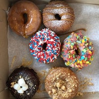 8/18/2018 tarihinde Vineet S.ziyaretçi tarafından Top That Donuts'de çekilen fotoğraf