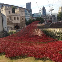 Photo taken at Blood Swept Lands and Seas of Red - Tower of London WW1 Poppy Memorial by Ian P. on 8/7/2014