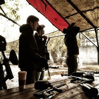 10/27/2012 tarihinde Rickee K.ziyaretçi tarafından Operation Paintball'de çekilen fotoğraf