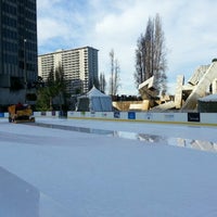 Photo taken at The Holiday Ice Rink at Embarcadero Center presented by Hawaiian Airlines by Vadim Z. on 12/31/2012