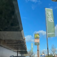 รูปภาพถ่ายที่ McDonald&#39;s โดย Lourel J. เมื่อ 2/26/2021