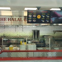 รูปภาพถ่ายที่ The Halal Guys โดย Haonan เมื่อ 8/26/2020
