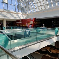 Foto diambil di Scarborough Town Centre oleh 🐻🇨🇦 pada 3/18/2021