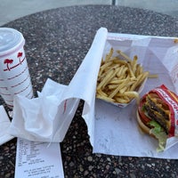 Photo taken at In-N-Out Burger by 🐻🇨🇦 on 1/23/2023