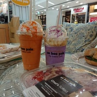 Photo taken at Au Bon Pain by Tud T. on 7/18/2018