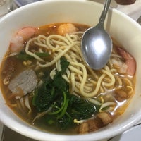 Photo taken at Mie Udang Singapore MiMi by Annie M. on 7/9/2018