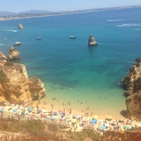 Foto tirada no(a) Praia do Camilo por Elena Z. em 7/12/2015