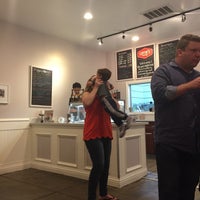 Foto tomada en Lottie&amp;#39;s Creamery  por Poria A. el 6/21/2018