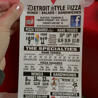 3/16/2013 tarihinde Anna M.ziyaretçi tarafından Pizza Squared Detroit Style Pizza'de çekilen fotoğraf