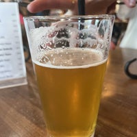 Photo taken at Slice Stone Pizza &amp;amp; Brewhouse by Scott S. on 8/4/2022