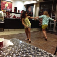 Photo taken at Cold Stone Creamery by Alfred L. on 7/13/2013