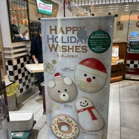 Photo taken at Krispy Kreme Doughnuts by Yoshio O. on 11/25/2021