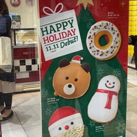 Photo taken at Krispy Kreme Doughnuts by Yoshio O. on 11/20/2020
