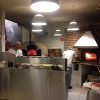 3/16/2014 tarihinde Juliana G.ziyaretçi tarafından Scalinata Pizzeria Gourmet'de çekilen fotoğraf