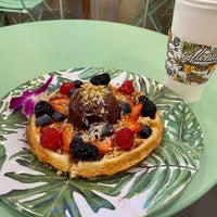 6/12/2022 tarihinde Dan R.ziyaretçi tarafından Hawaiian Aroma Caffe'de çekilen fotoğraf