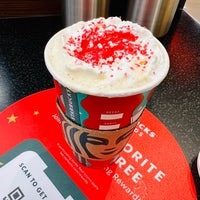 Photo taken at Starbucks by Melissa ♡︎ on 11/22/2022