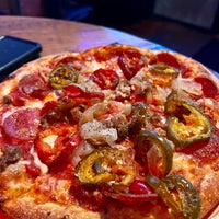 Foto diambil di The Rock Wood Fired Pizza oleh Melissa ♡︎ pada 7/27/2023