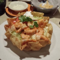 Снимок сделан в La Parrilla Mexican Restaurant пользователем Jamie B. 9/12/2013
