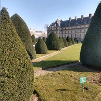 Photo taken at Jardin des Invalides – Jardin de l&amp;#39;Intendant by Charles R. on 3/26/2022