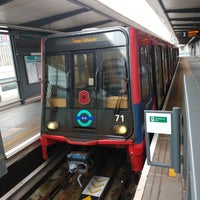 Photo taken at Tower Gateway DLR Station by Charles R. on 11/10/2023