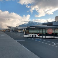 Foto tirada no(a) Salzburg Airport W. A. Mozart (SZG) por Charles R. em 11/11/2023