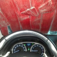 รูปภาพถ่ายที่ Love My Car Carwash โดย Jennifer L. เมื่อ 10/13/2012