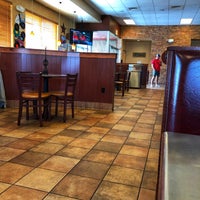 Photo prise au JCW&amp;#39;s The Burger Boys par Georgia P. le8/19/2021