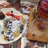 Photo taken at Max Brenner by Salamis on 2/20/2015