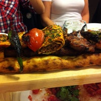 4/20/2013 tarihinde Ezoziyaretçi tarafından Adanalı Hasan Kolcuoğlu Restaurant'de çekilen fotoğraf