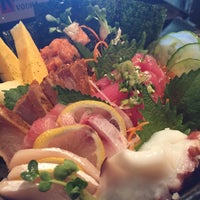 12/4/2015 tarihinde Michael F.ziyaretçi tarafından Lucky Foo&amp;#39;s Sushi Cocktails &amp;amp; Kitchen'de çekilen fotoğraf