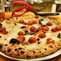 4/10/2016 tarihinde Aaron L.ziyaretçi tarafından Menomalé Pizza Napoletana'de çekilen fotoğraf