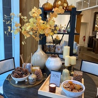 Photo taken at Pottery Barn by pipitu on 10/9/2022
