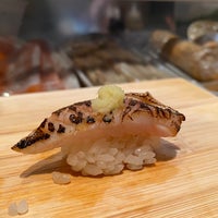 Foto diambil di Tanoshi Sushi oleh pipitu pada 3/26/2022