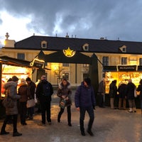 Photo taken at Kultur- und Weihnachtsmarkt Schloß Schönbrunn by pipitu on 12/12/2018