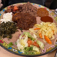 Foto diambil di Lesaac Ethiopian Cafe oleh pipitu pada 12/24/2022