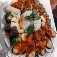 Foto tirada no(a) Nine Seafood Restaurant por Mark O. em 3/6/2022