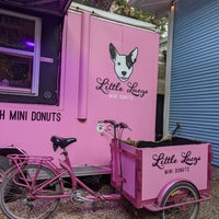Photo taken at Little Lucy&amp;#39;s Mini Donuts by Mark O. on 10/15/2022
