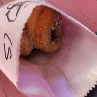Foto tomada en Little Lucy&amp;#39;s Mini Donuts  por Mark O. el 10/15/2022