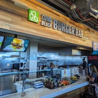 Foto diambil di Long Beach Burger Bar oleh Mark O. pada 8/18/2023