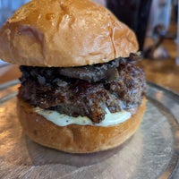 9/17/2022 tarihinde Mark O.ziyaretçi tarafından Stout Burgers &amp;amp; Beers'de çekilen fotoğraf