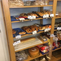 Das Foto wurde bei Wimberger&amp;#39;s Old World Bakery von Lukesan 3. am 7/8/2017 aufgenommen