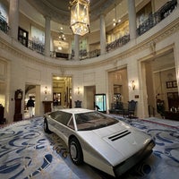 Photo taken at The Royal Automobile Club by PoOh on 6/13/2022