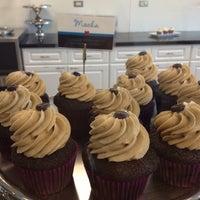 รูปภาพถ่ายที่ Bleu Cupcakery โดย Theresa . เมื่อ 10/25/2012